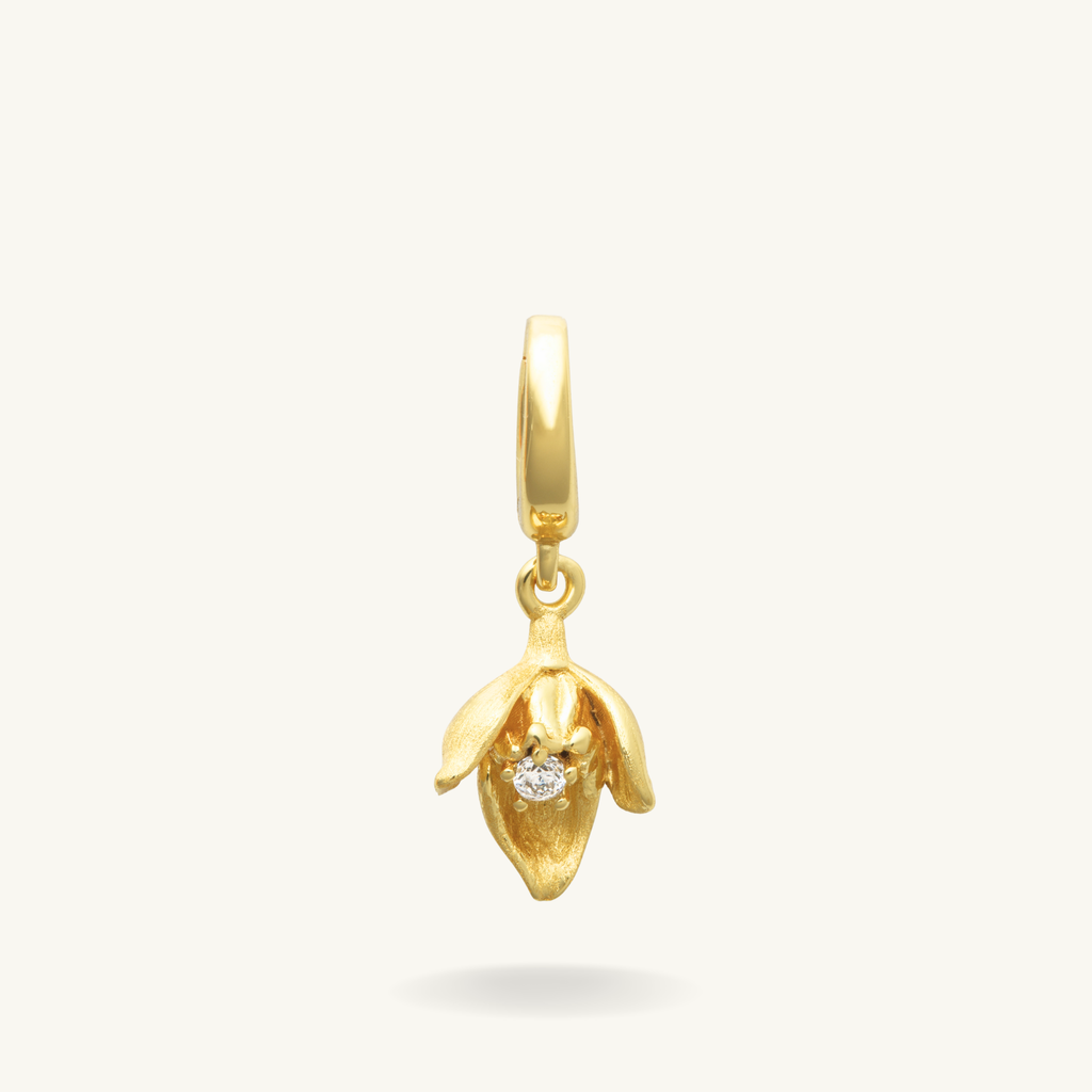 Snow drop gold vermeil pendant with a small stone on a white background